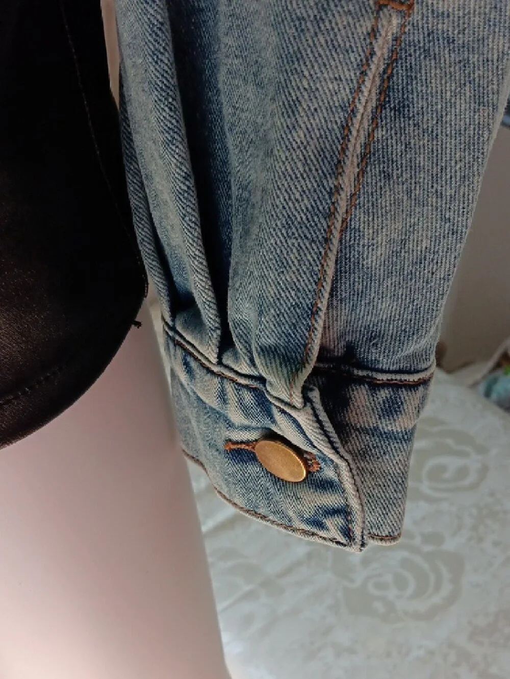 Cropped Blue Denim Zip-Front Jacket - Picture 14 of 16